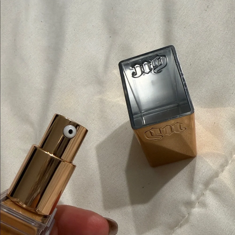 Stay Naked Liquid Foundation - Gold